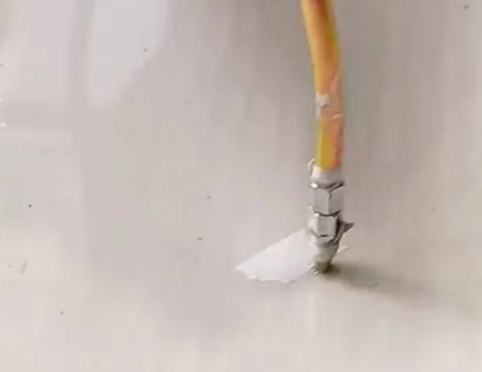 松桃瓷砖空鼓维修公司专业解答在瓷砖铺贴过程中，如果使用的砂料过粗（如全部使用了粗砂），可能会导致以下问题